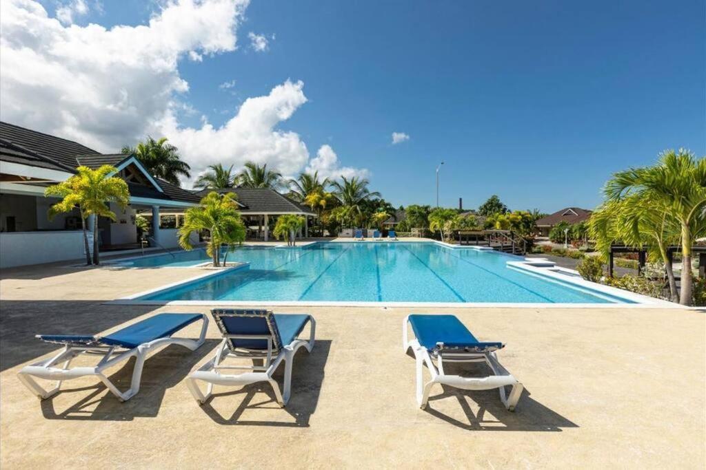 Richmond - Heroes Villa, Ac, Security, Access To Pool, Playground & Private Beach - Welcome Breakfast Basket Exteriör bild