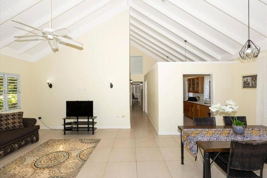 Richmond - Heroes Villa, Ac, Security, Access To Pool, Playground & Private Beach - Welcome Breakfast Basket Exteriör bild