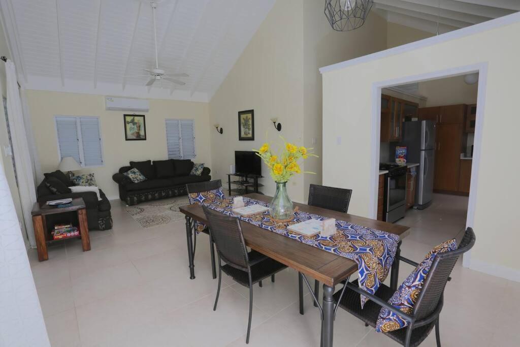 Richmond - Heroes Villa, Ac, Security, Access To Pool, Playground & Private Beach - Welcome Breakfast Basket Exteriör bild
