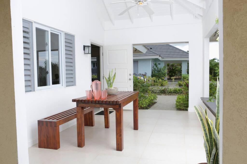 Richmond - Heroes Villa, Ac, Security, Access To Pool, Playground & Private Beach - Welcome Breakfast Basket Exteriör bild