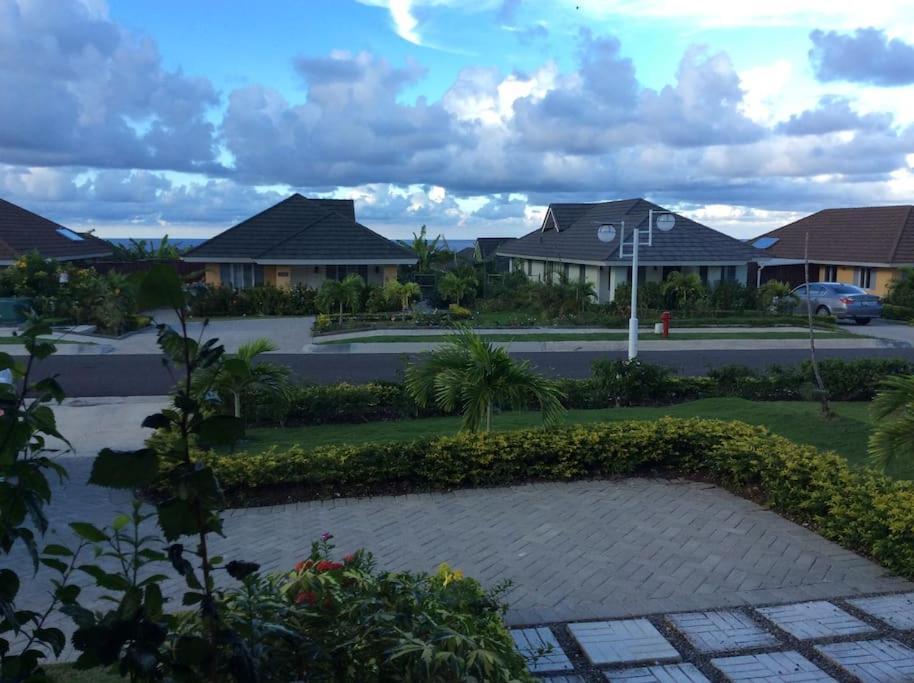Richmond - Heroes Villa, Ac, Security, Access To Pool, Playground & Private Beach - Welcome Breakfast Basket Exteriör bild
