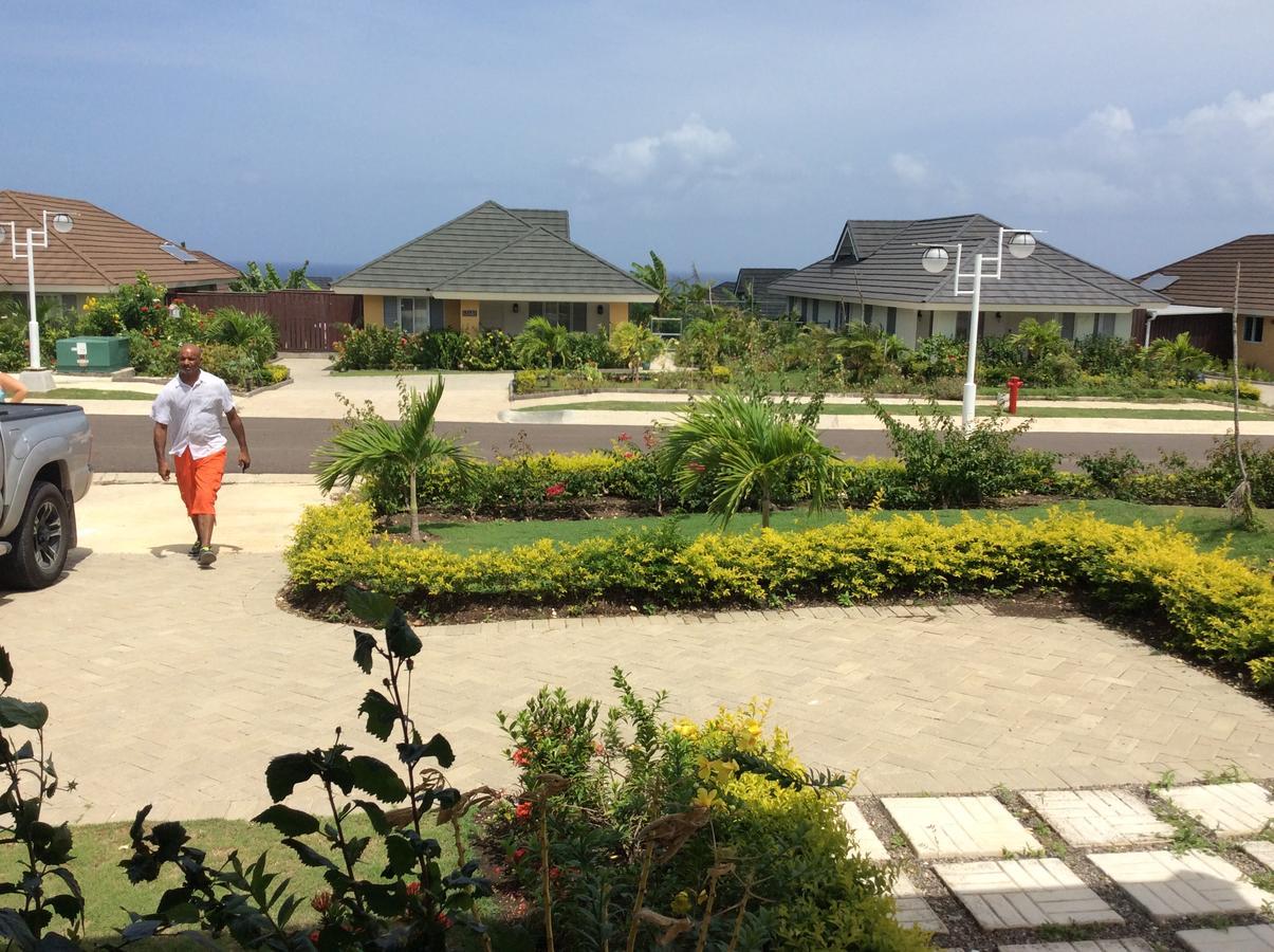 Richmond - Heroes Villa, Ac, Security, Access To Pool, Playground & Private Beach - Welcome Breakfast Basket Exteriör bild